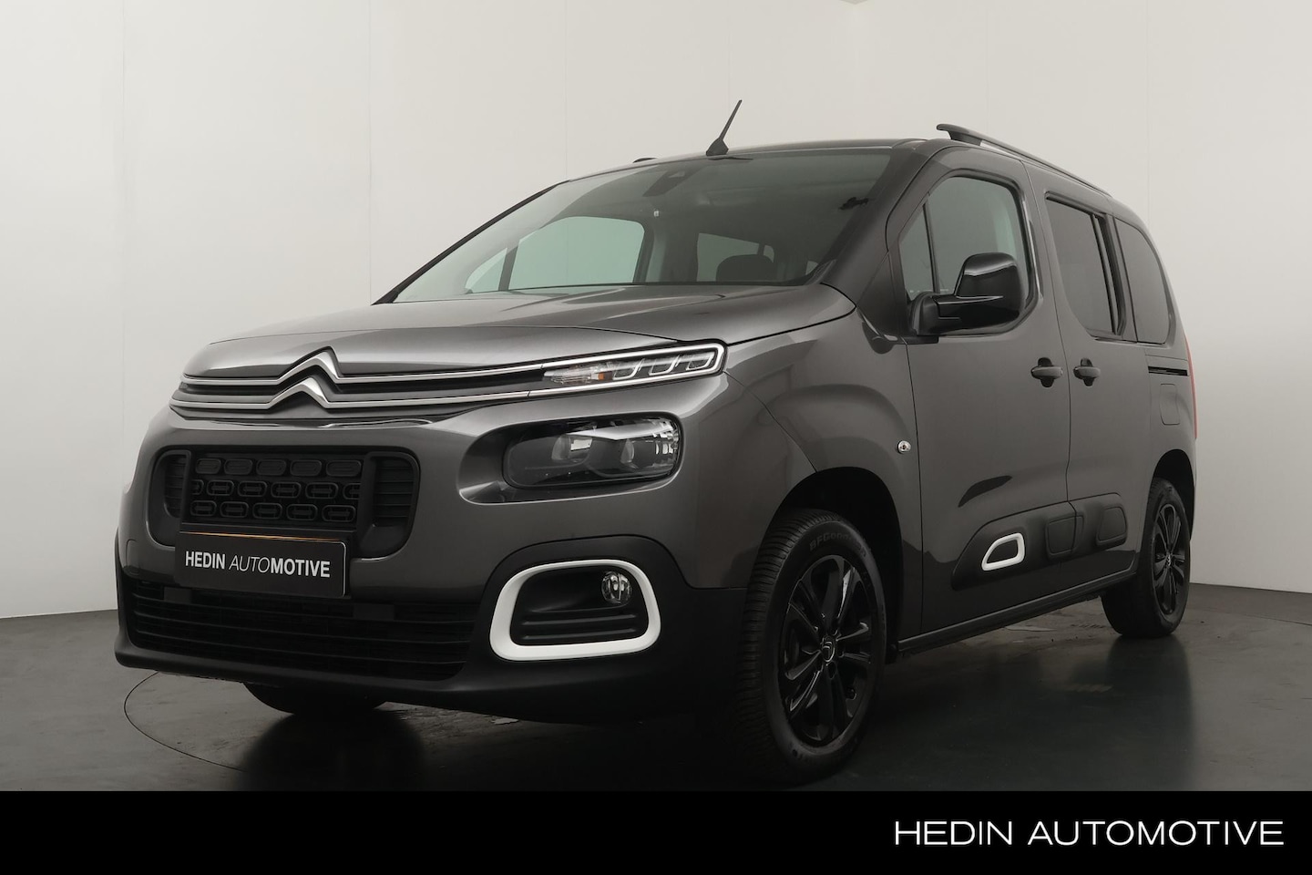 Citroën Berlingo - 1.2 130pk Shine Automaat | Trekhaak | Camera | All Season Banden | Stoelverwarming | Navig - AutoWereld.nl