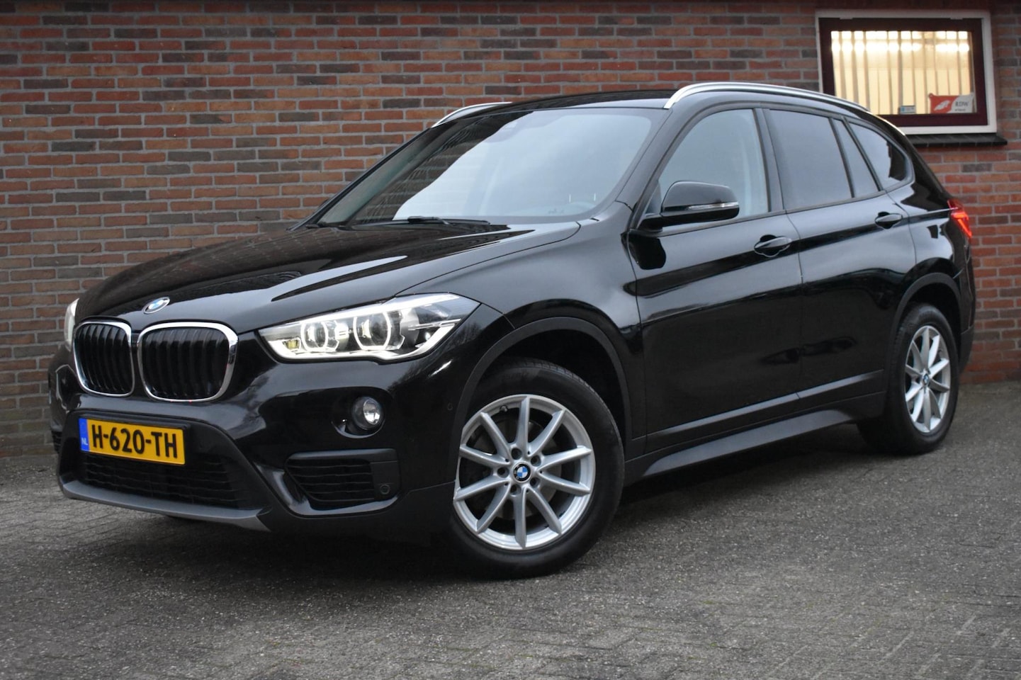 BMW X1 - SDrive18i Executive '17 automaat, inruil mogelijk - AutoWereld.nl