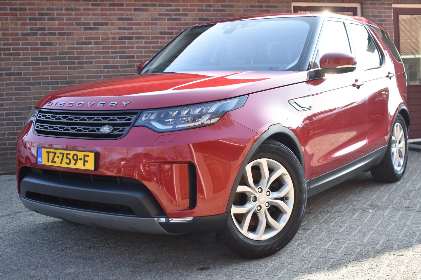 Land Rover Discovery - 2.0 Sd4 HSE Luxury 7p. '17 MOTOR DEFECT!!! Rechts gestuurd - AutoWereld.nl