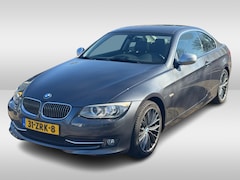 BMW 3-serie Coupé - 320i Corporate Lease Mineralgrey Ed. / Leder / Navigatie / 18'' / Parkeerhulp achter / Spo