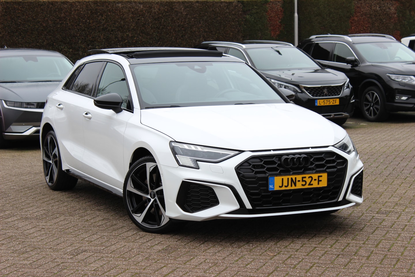 Audi A3 Sportback - 45 TFSI e S edition Competition / Camera / Panoramadak / Head-up / RS Seats / B&O / Elektr - AutoWereld.nl