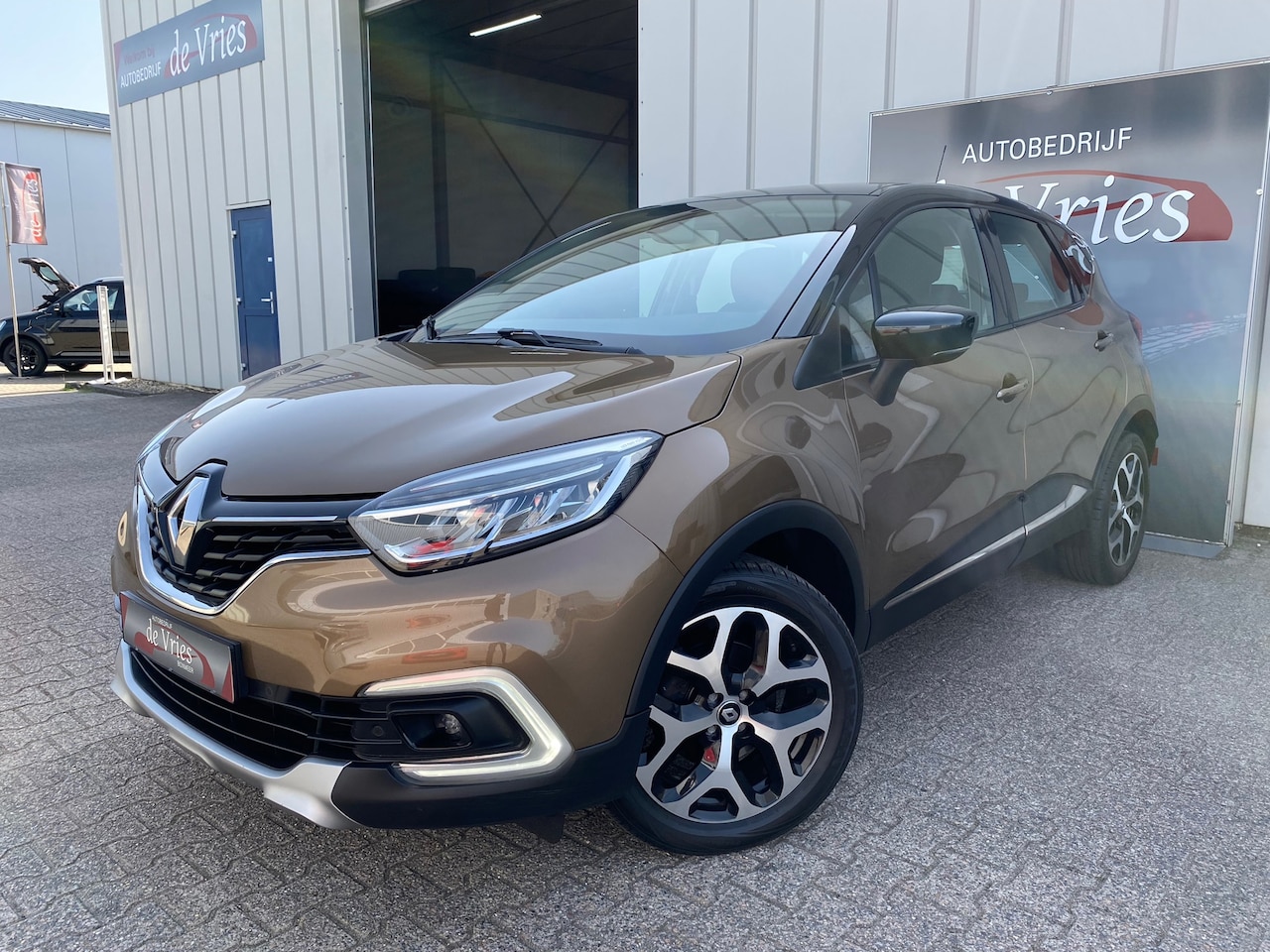 Renault Captur - 1.2 TCe Intens Navi / Clima / Cruise / Camera / PDC / Bose / LMV - AutoWereld.nl