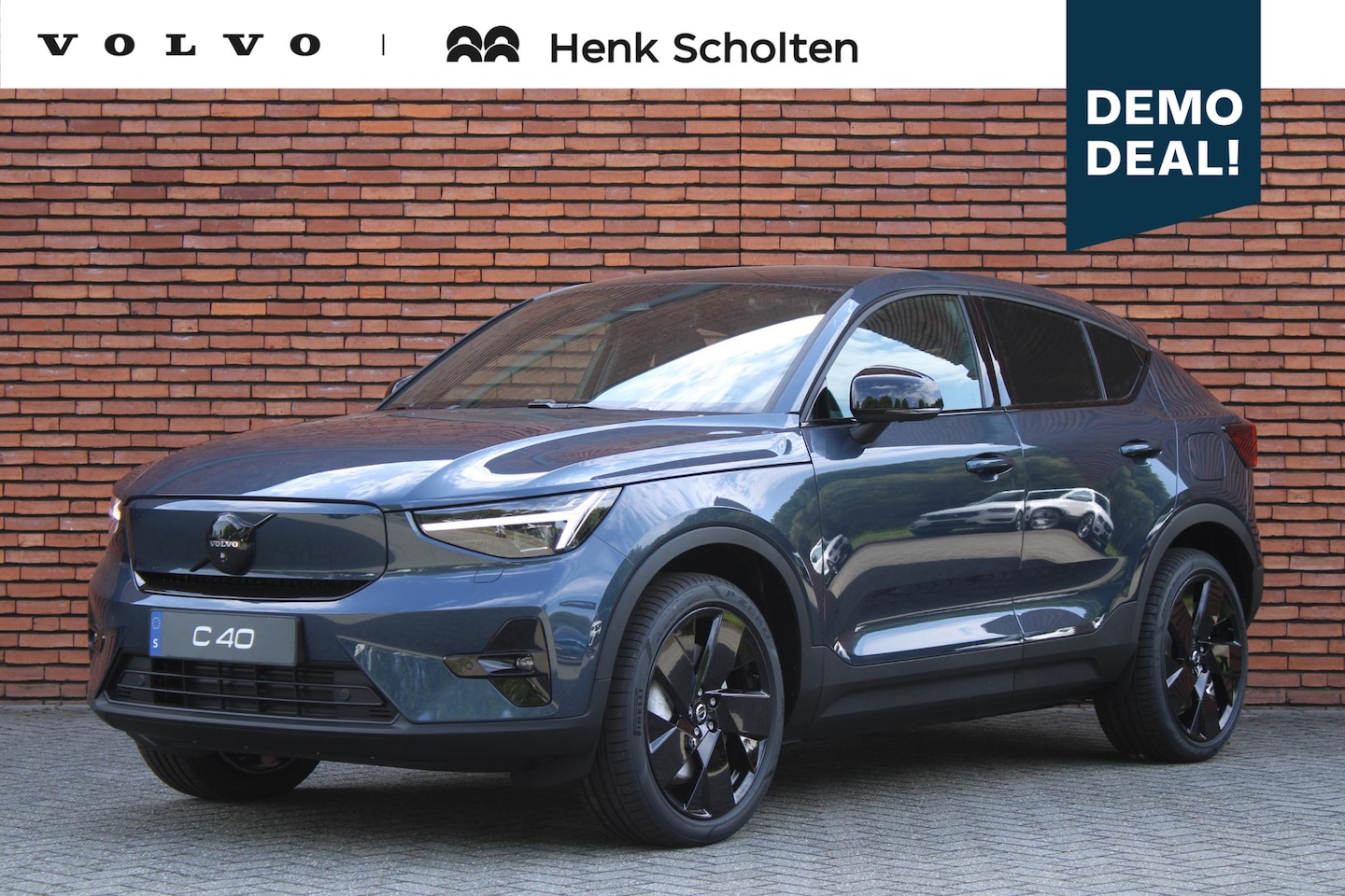 Volvo EC40 - Extended Range Plus Black Edition | Panoramadak | Verwarmbare voorstoelen&stuurwiel | Appl - AutoWereld.nl