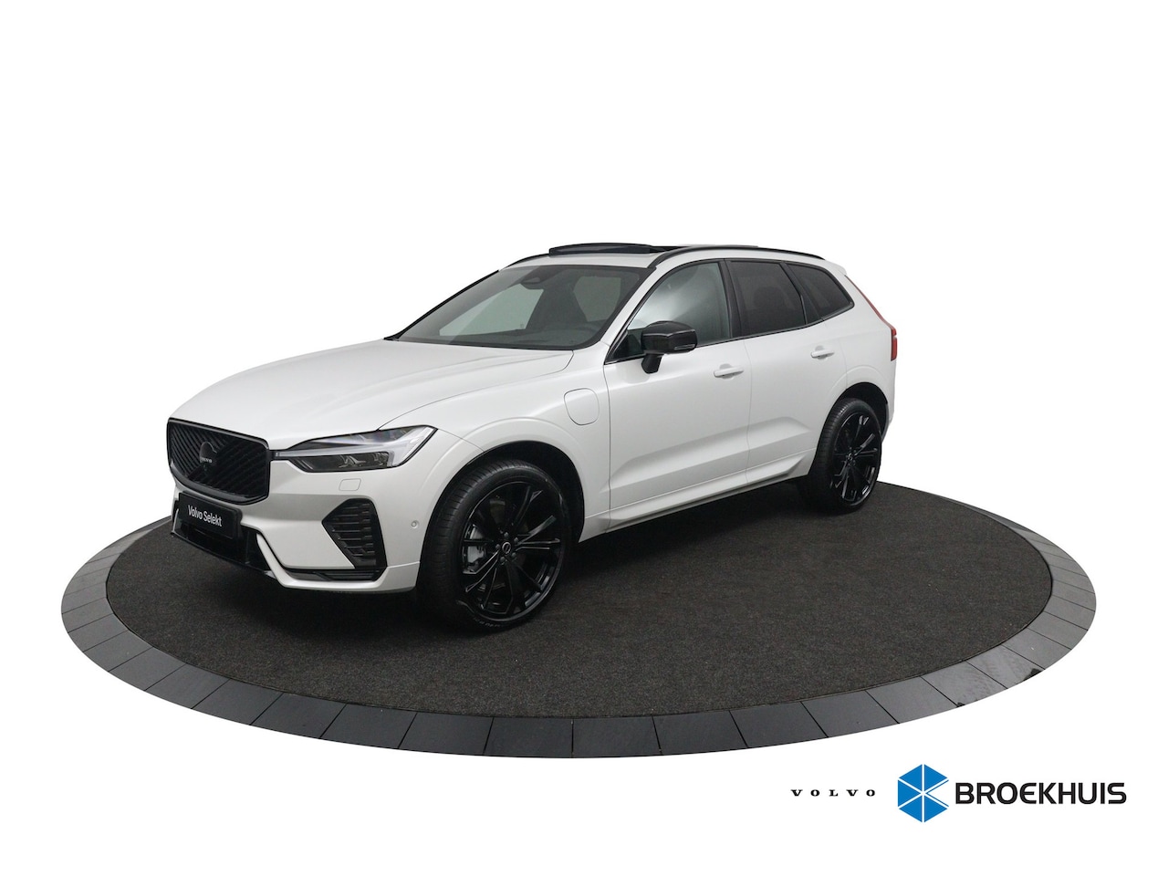 Volvo XC60 - T6 Plug-in hybrid AWD Plus Black Edition | Panoramadak | Trekhaak | Harman/Kardon | BLIS | - AutoWereld.nl