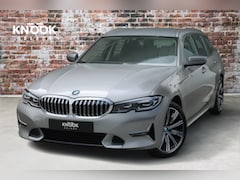 BMW 3-serie Touring - 318i Executive Luxury Line / Trekhaak / Elektrisch Verstelbare Sportstoelen / LED / 18 Inc