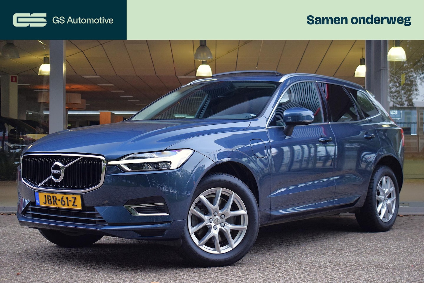 Volvo XC60 - 2.0 T8 AWD Mom Pro PANO|LEDER|LED|STOEL+STUURVW| - AutoWereld.nl