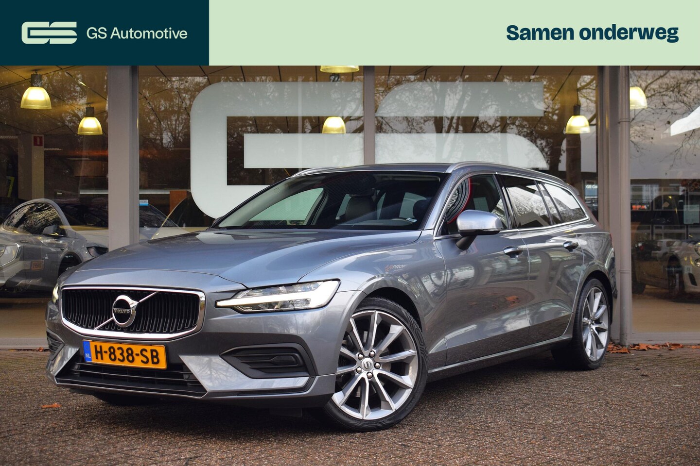 Volvo V60 - 2.0 T4 Momentum Pro met 19inch/Led/Carplay/Cruise - AutoWereld.nl