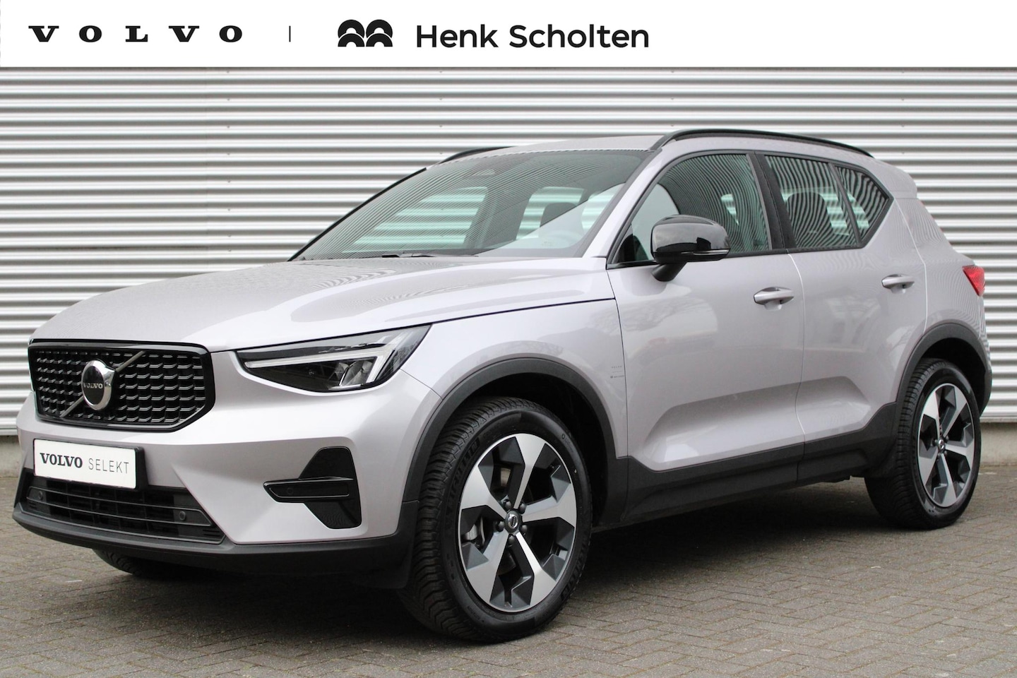 Volvo XC40 - B4 Automaat Plus Dark | All-Season Banden | Elektrisch Verstelbare Voorstoelen | Inklapbar - AutoWereld.nl