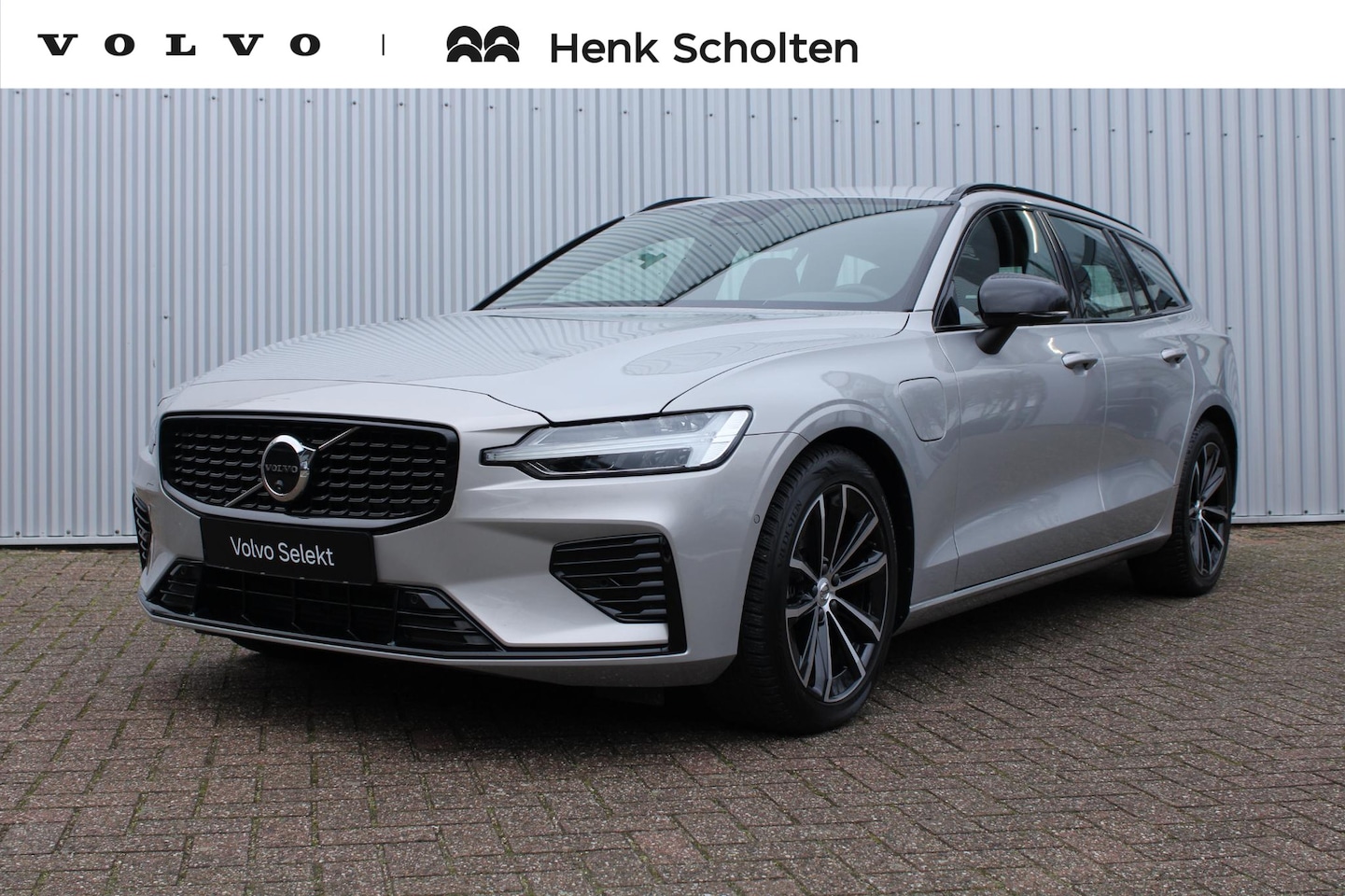 Volvo V60 - 2.0 T6 Plug-in hybrid AWD Plus Dark Harman/Kardon audio | 360" Camera | Semi elektrische t - AutoWereld.nl