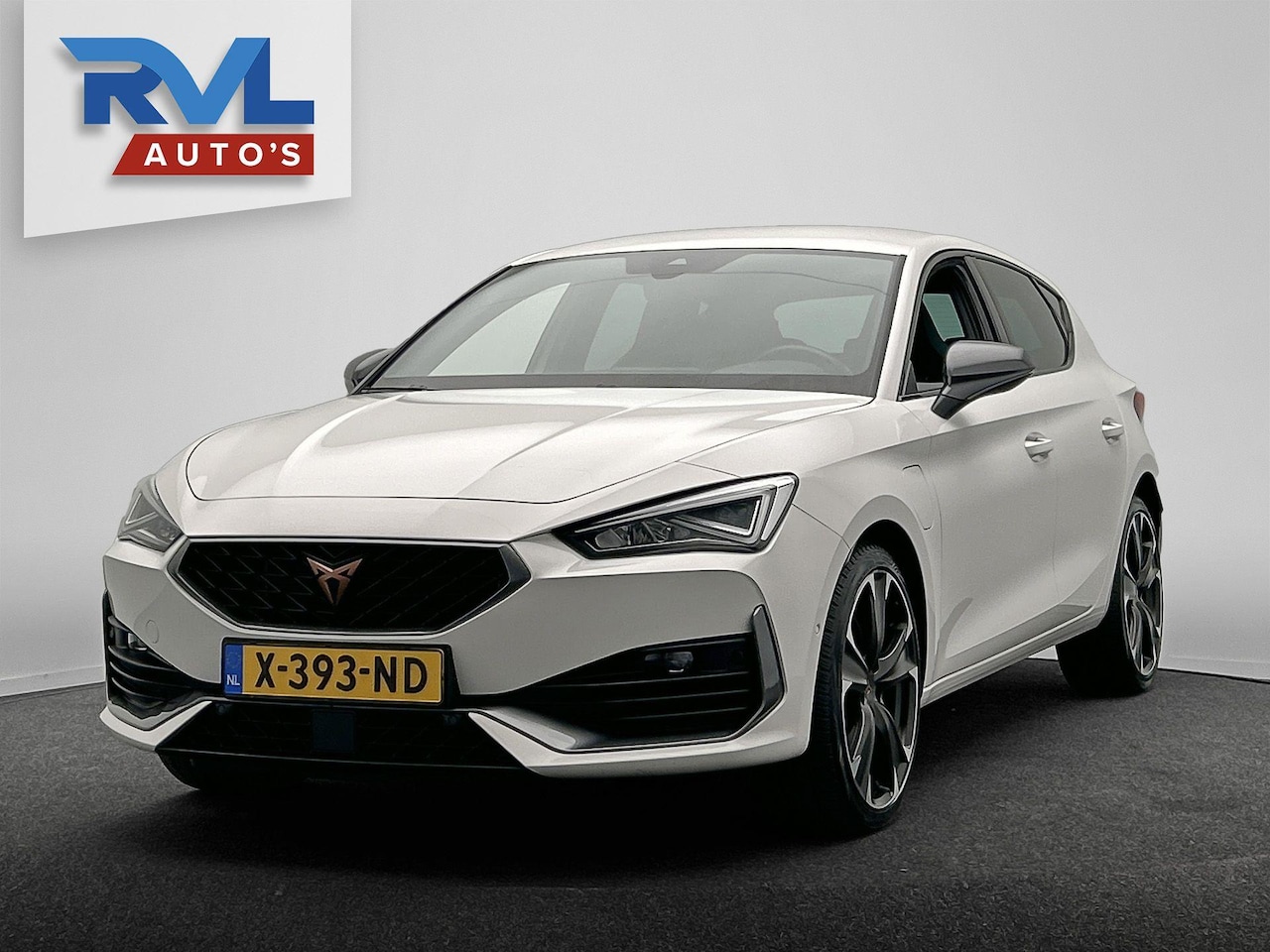 CUPRA Leon - 1.4 e-Hybrid VZ Business | PHEV | Stoel/Stuur Verwarming Carplay Keyless Camera - AutoWereld.nl