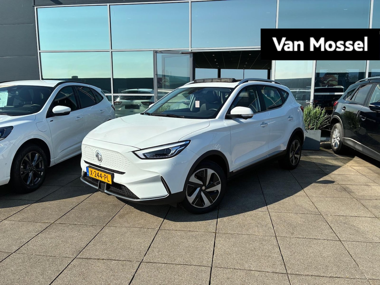 MG ZS - EV Long Range Luxury 70 kWh | WORDT VERWACHT | Apple Carplay/Android Auto | Achteruitrijca - AutoWereld.nl