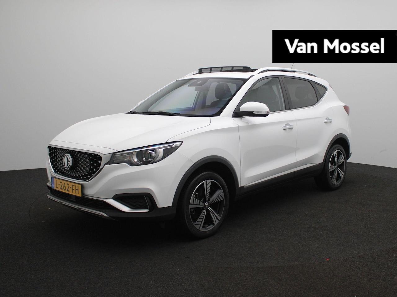 MG ZS - Luxury 45 kWh | Leder | Panoramadak | Stoelverwarming | Camera | Carplay | - AutoWereld.nl