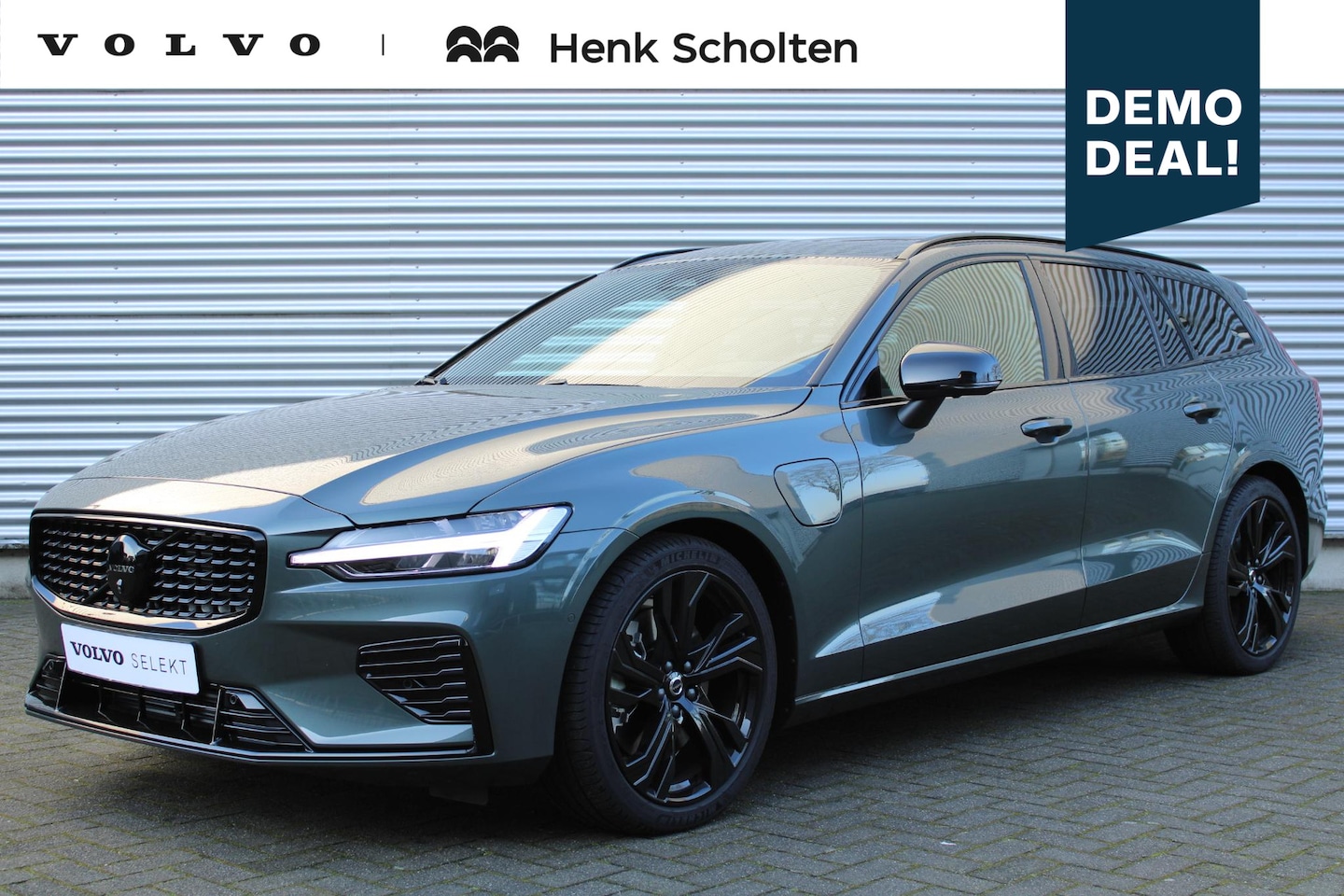Volvo V60 - 2.0 T6 Plug-in hybrid AWD Plus Dark | Head-up Display | Harman/Kardon Premium Geluidssyste - AutoWereld.nl