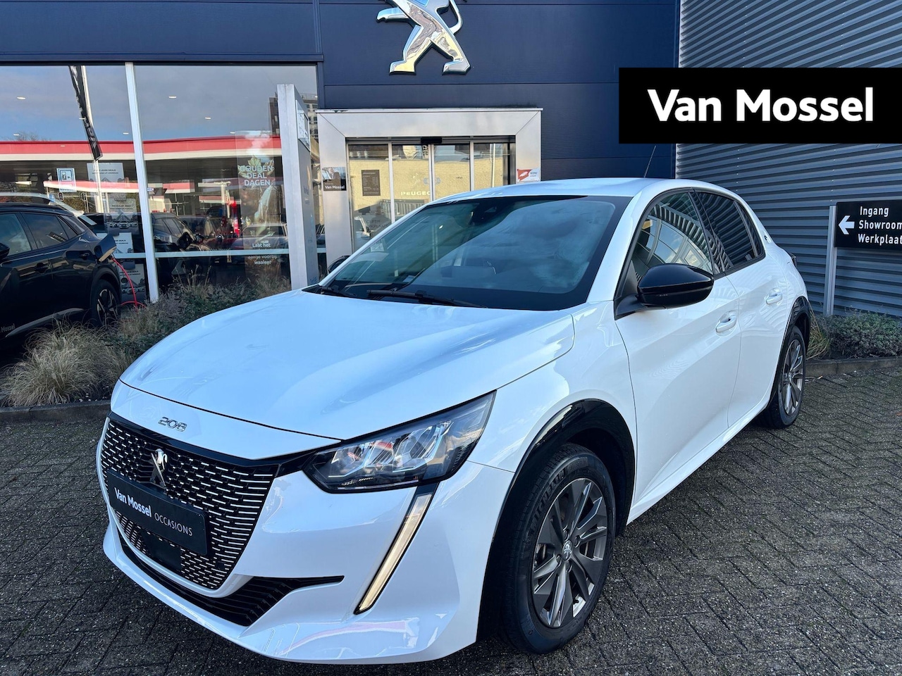 Peugeot e-208 - EV Allure Pack 50 kWh Adaptieve Cruise Control | LMV | Apple Carplay & Android Auto - AutoWereld.nl