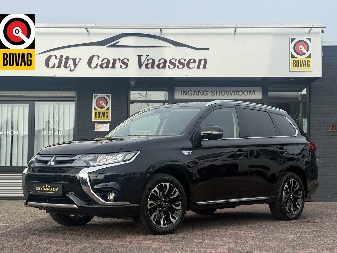 Mitsubishi Outlander - 2.0 PHEV Pure 4wd Plug-in Hybrid automaat appla carplay camera climate ctr cruise ctr alca - AutoWereld.nl
