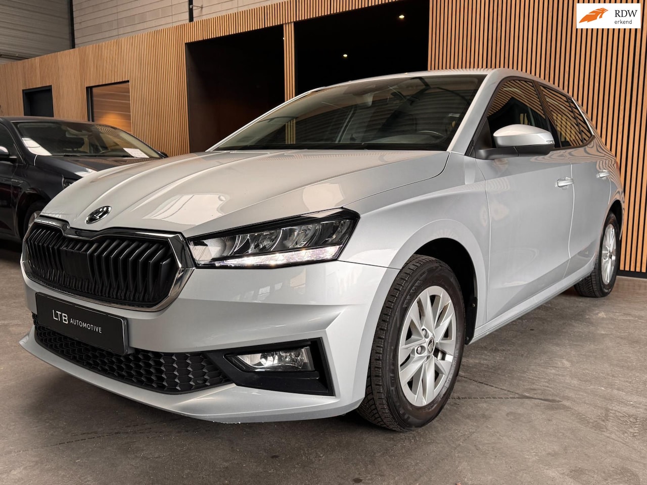 Skoda Fabia - 1.0 TSI Business Edition Automaat Carplay|PDC|Airco|Cruise - AutoWereld.nl