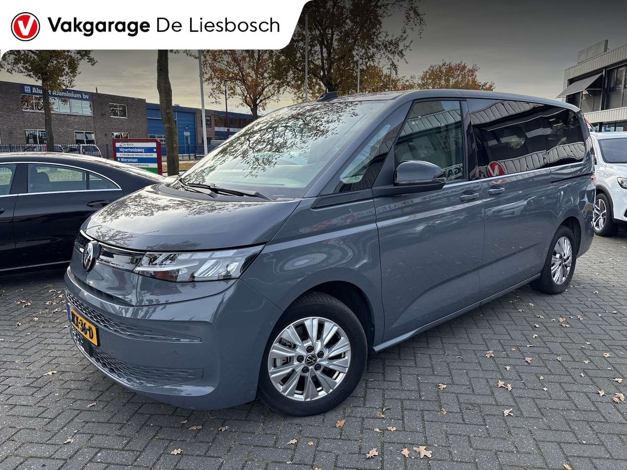 Volkswagen Multivan - 1.4 eHybrid L2H1 Life Business 6 persoons / automaat - AutoWereld.nl