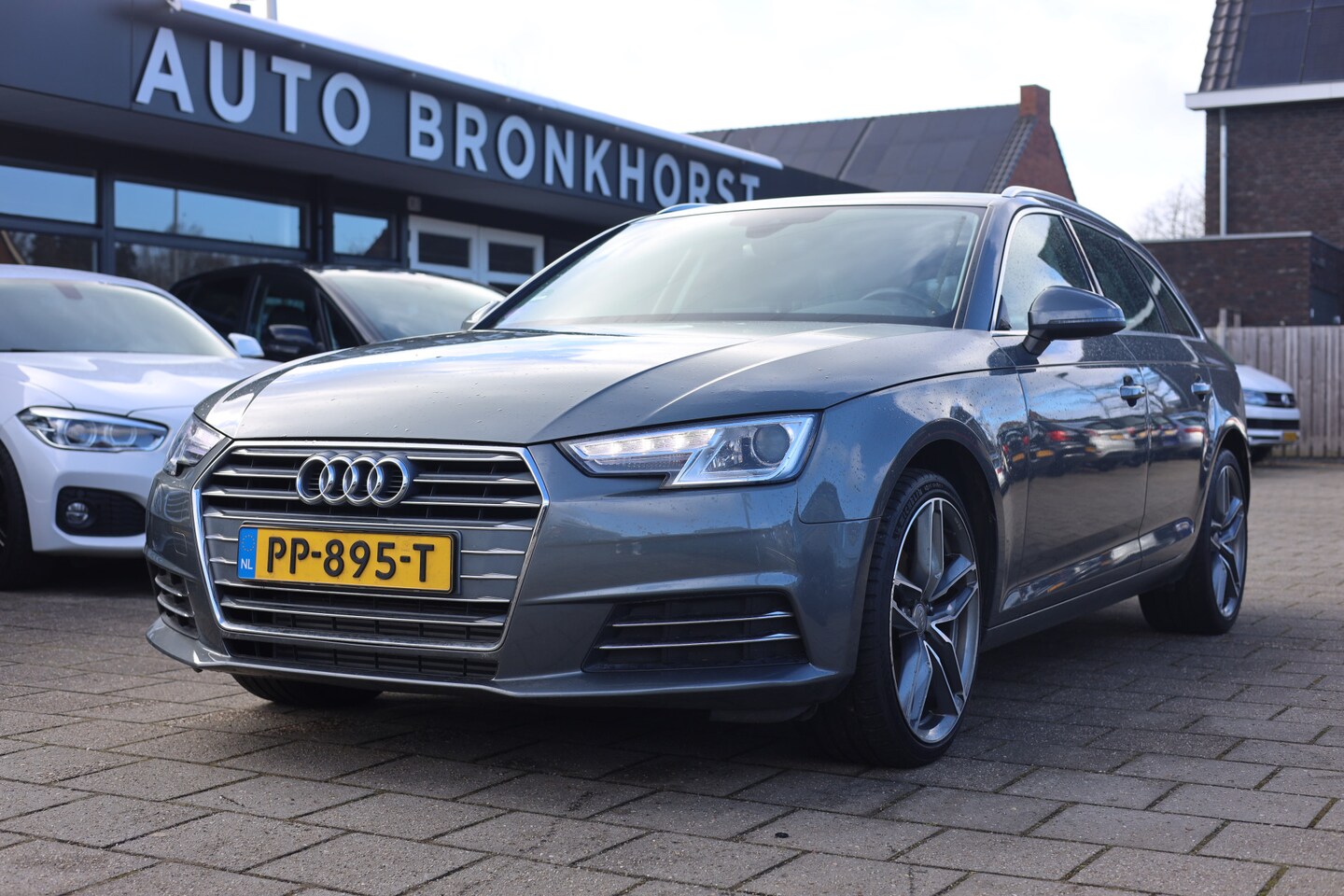 Audi A4 Avant - 2.0 TFSI AUTOMAAT | NAVI | TREKHAAK | 19 INCH - AutoWereld.nl