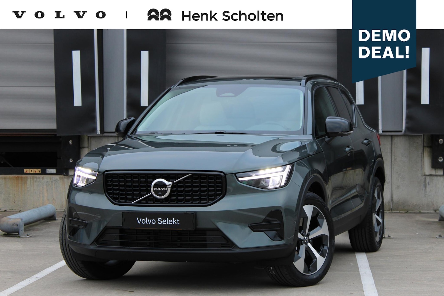 Volvo XC40 - B4 Plus Dark | Panoramadak | Elektrisch Verstelbare Voorstoelen | Getint Glas Achter | Key - AutoWereld.nl