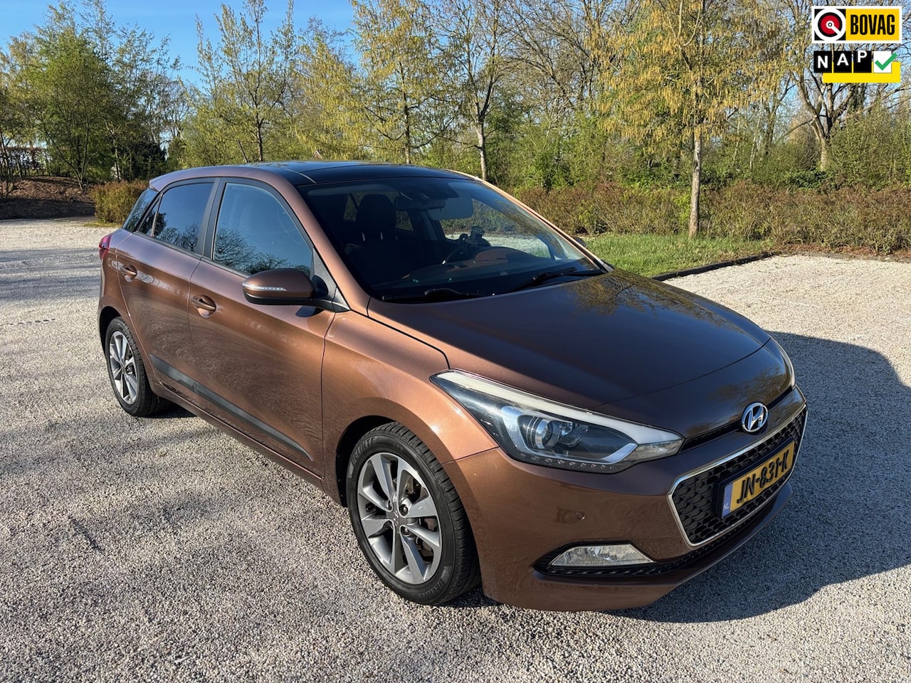 Hyundai i20 - 1.2 HP i-Motion Premium I Pano dak I - AutoWereld.nl