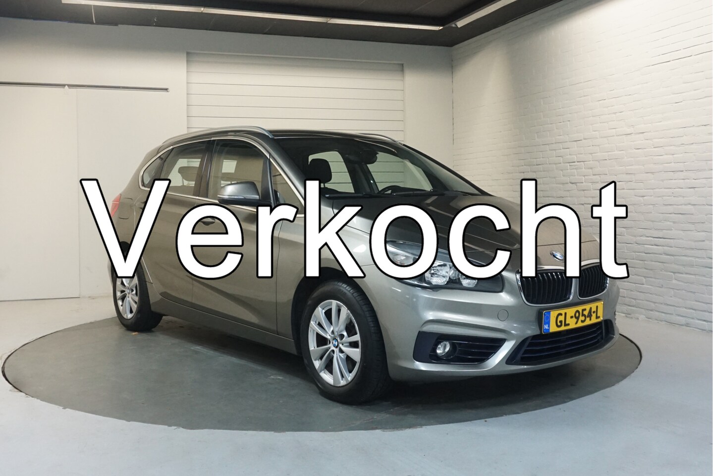 BMW 2-serie Active Tourer - 218i Sport Automaat | Navig | Sportstoelen | NAP - AutoWereld.nl