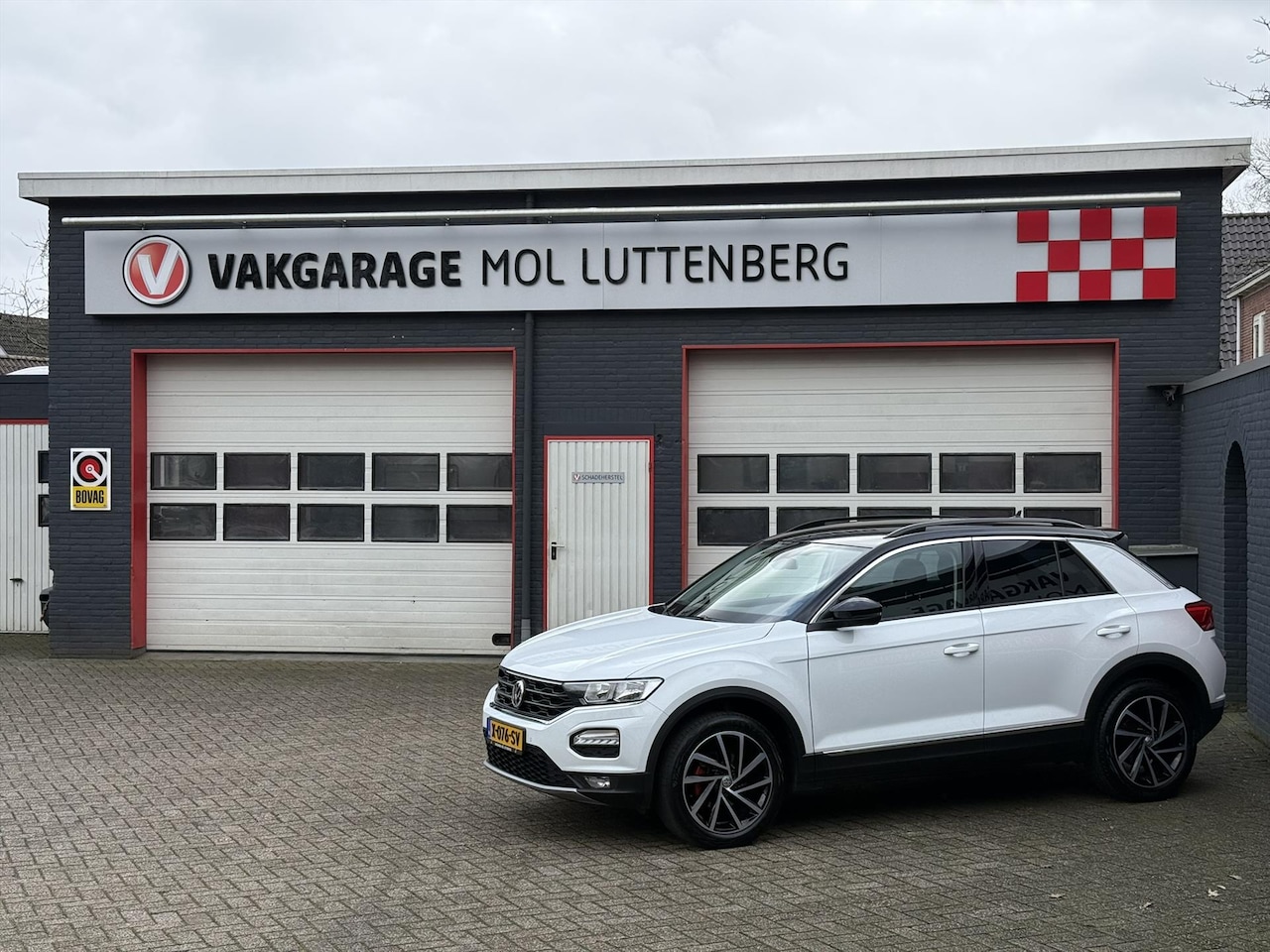 Volkswagen T-Roc - 1.5 TSI 150pk 7-DSG T-Roc Style, STOELVERWARMING, STUURVERWARMING, APPLE CARPLAY, TREKHAAK - AutoWereld.nl