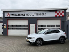 Volkswagen T-Roc - 1.5 TSI 150pk 7-DSG T-Roc Style, STOELVERWARMING, STUURVERWARMING, APPLE CARPLAY, TREKHAAK