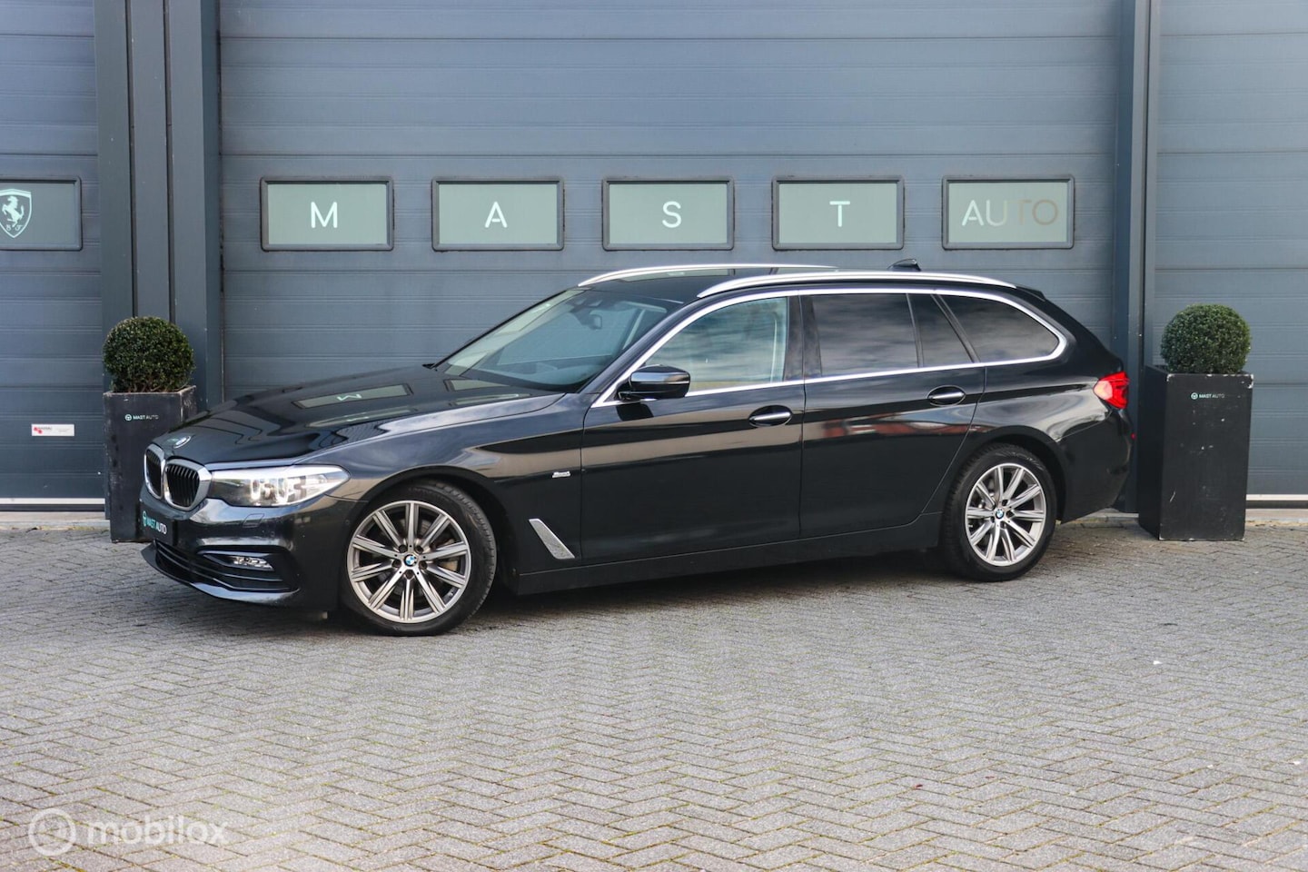 BMW 5-serie Touring - 520d xDrive High Executive|LED|Climate|HiFi - AutoWereld.nl