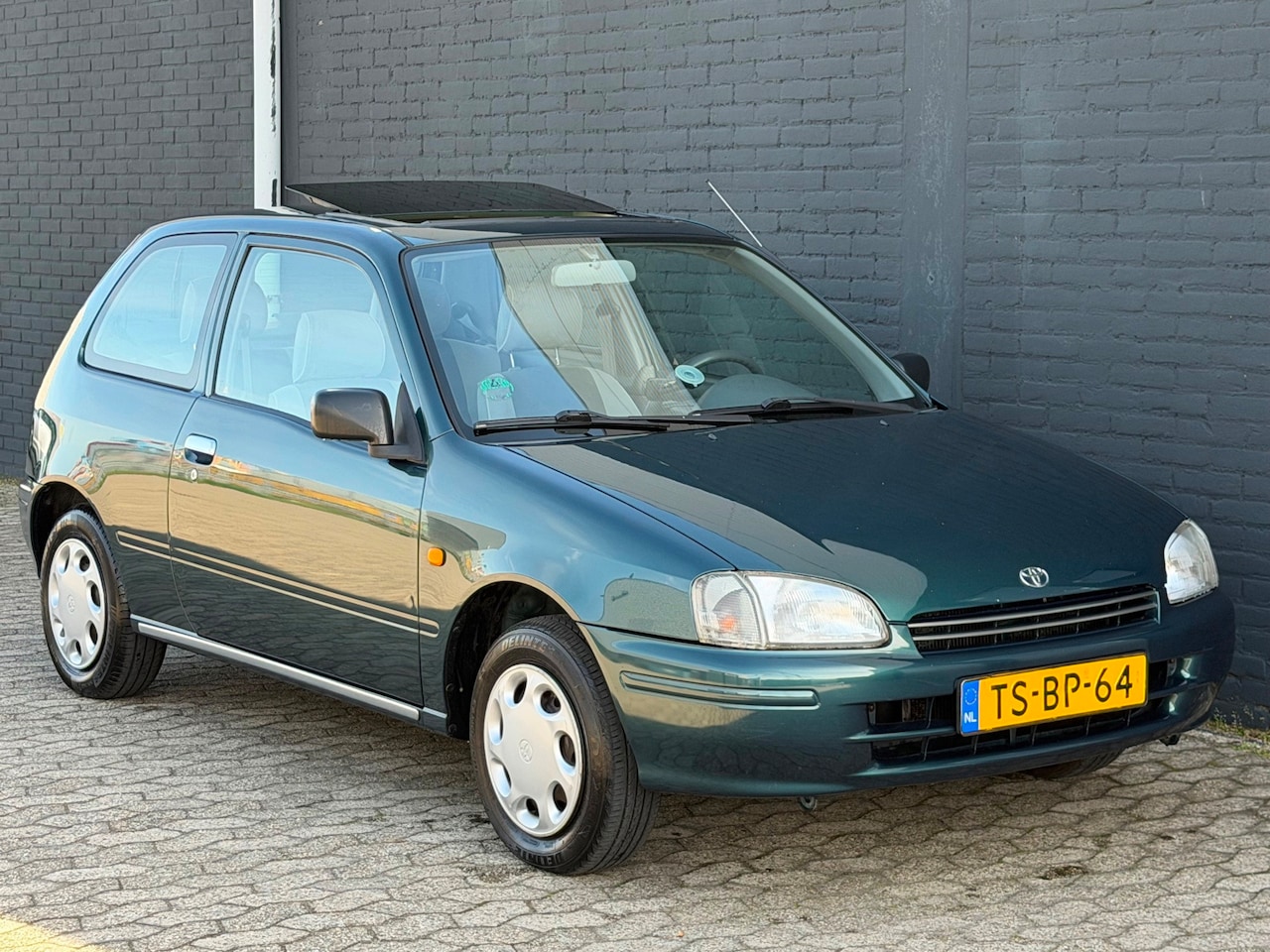 Toyota Starlet - 1.3-16V GLi SCHUIFDAK/TREKHAAK/NAP/nieuwAPK/STUURBEKRACHTING - AutoWereld.nl