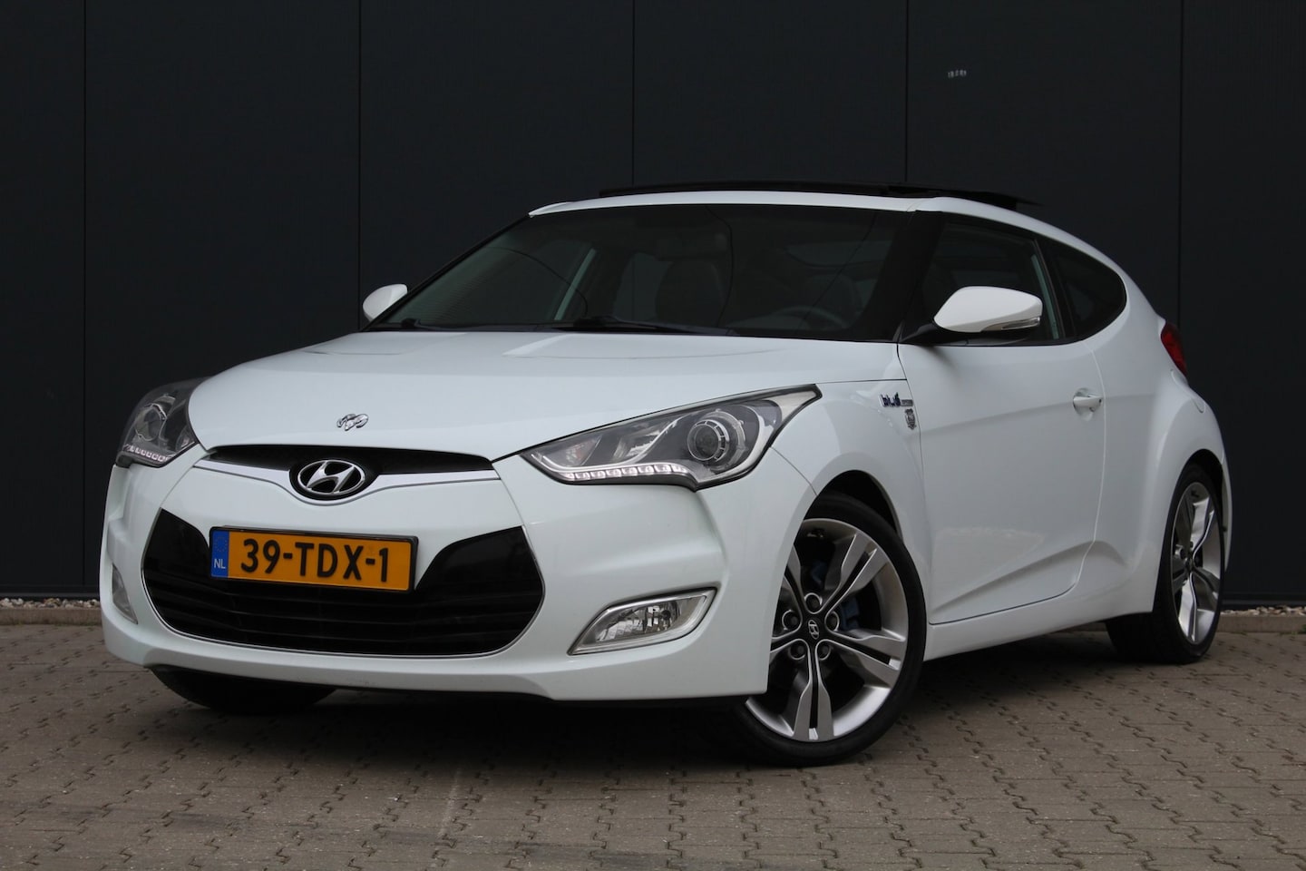 Hyundai Veloster - 1.6 GDI i-Catcher | Pano | Stoelverwarming | leder | Clima / Cruise control | PDC | NAP | - AutoWereld.nl