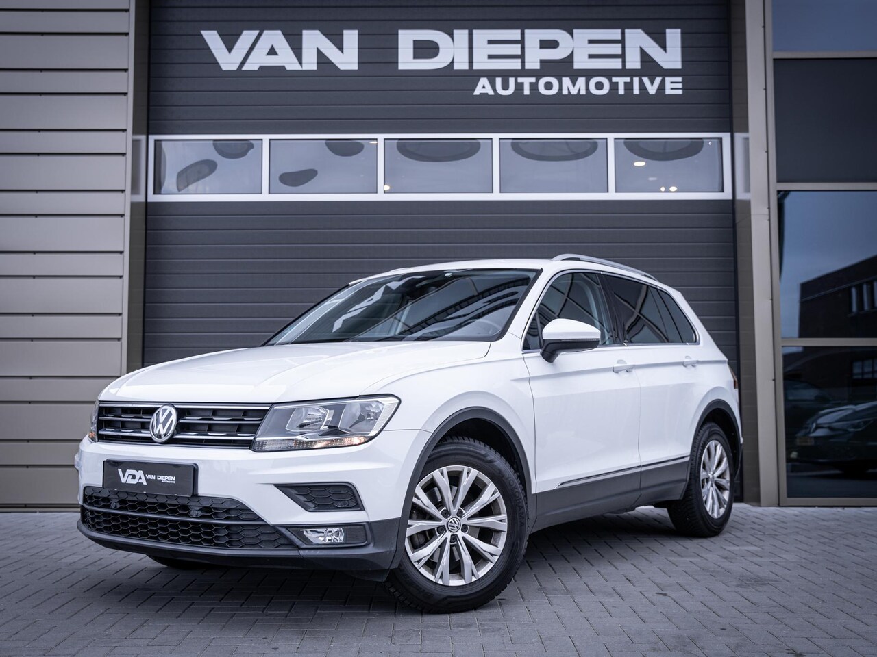 Volkswagen Tiguan - 1.5 TSI Comfortline Business - ACC l Auto Carplay l PDC l Elek. Kofferklep - AutoWereld.nl