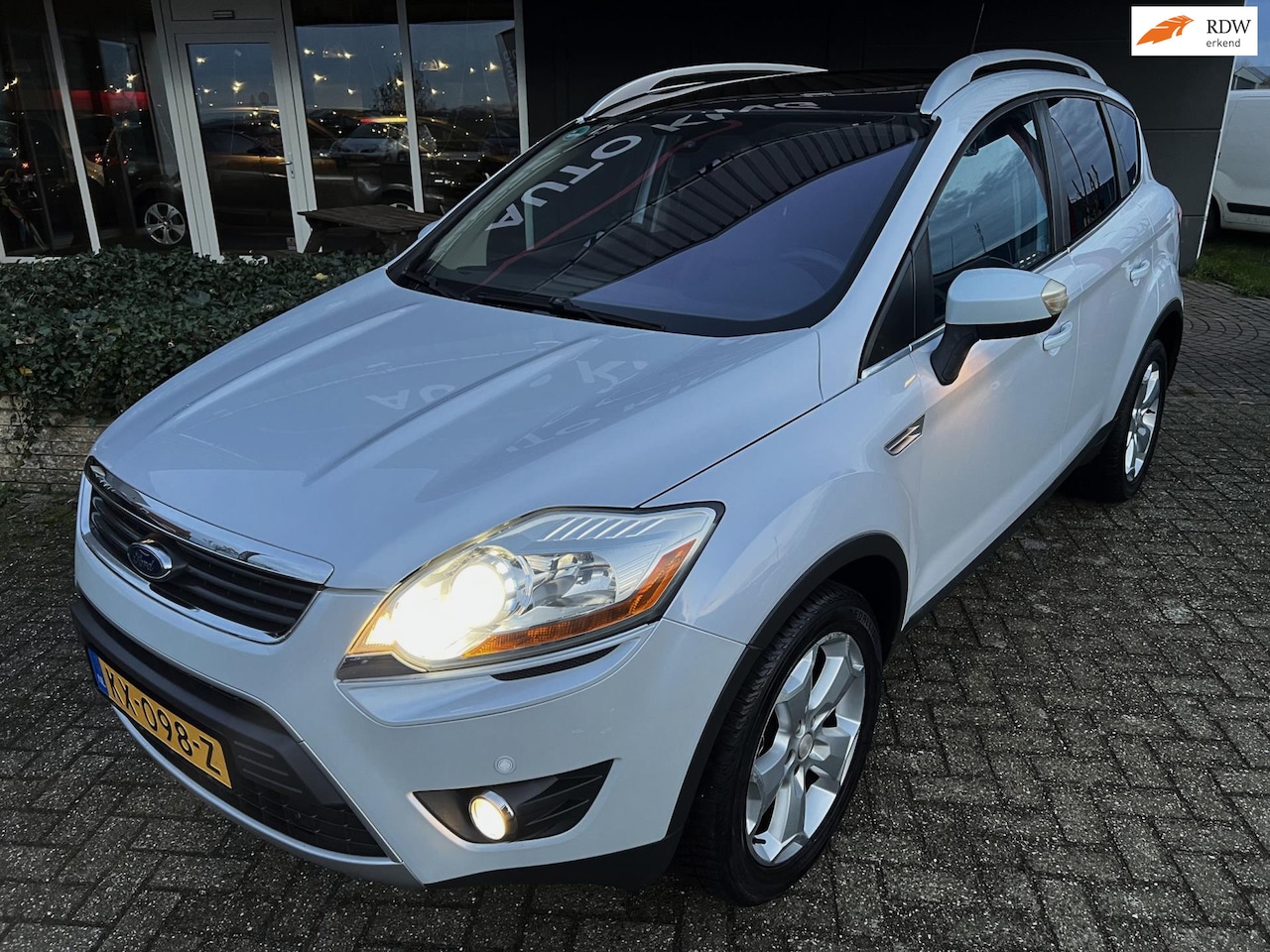 Ford Kuga - 2.5 Titanium PEARL WHITE ECC/CRUIS/NAV/PANO APK+NAP - AutoWereld.nl