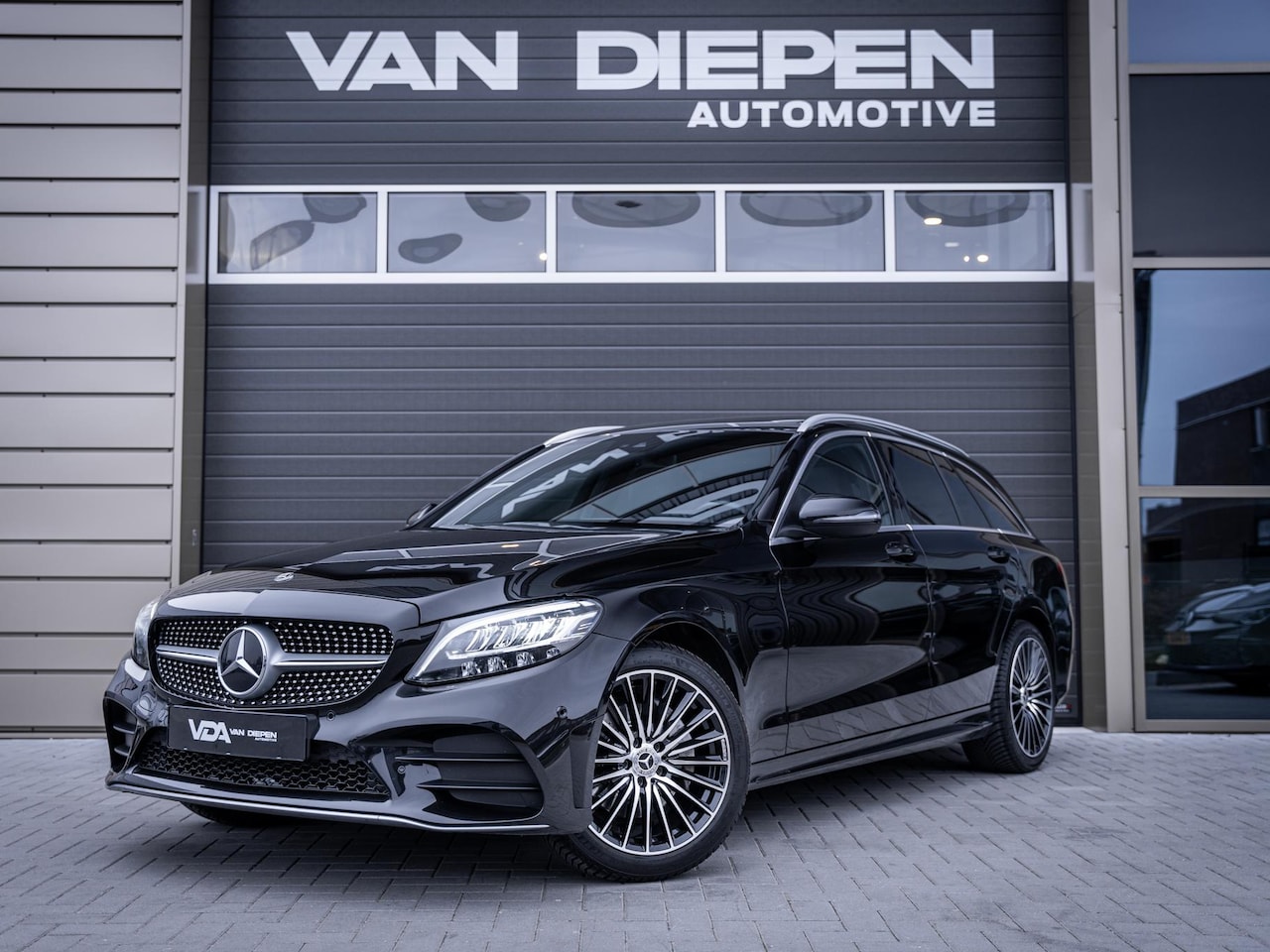 Mercedes-Benz C-klasse Estate - 200 4MATIC Premium Plus Pack AMG-Line l Pano l Sfeerverl. l Burmester l Camera - AutoWereld.nl