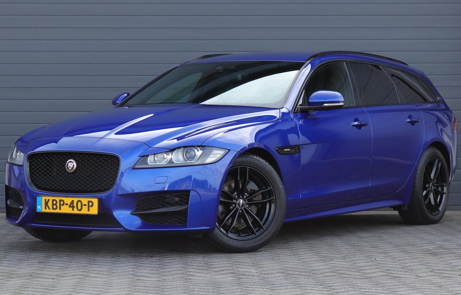 Jaguar XF Sportbrake - 2.0t Portfolio R sport / Automaat / Carplay / Stoelverwarming. - AutoWereld.nl