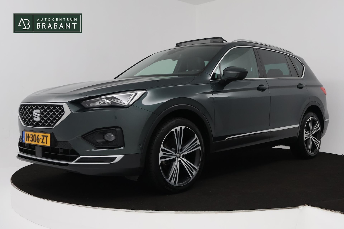 SEAT Tarraco - 1.5 TSI Xcellence (PANORAMADAK, ACHTERUITRIJCAMERA, PARKEERSENSOREN, NAVIGATIE, CRUISE ADA - AutoWereld.nl