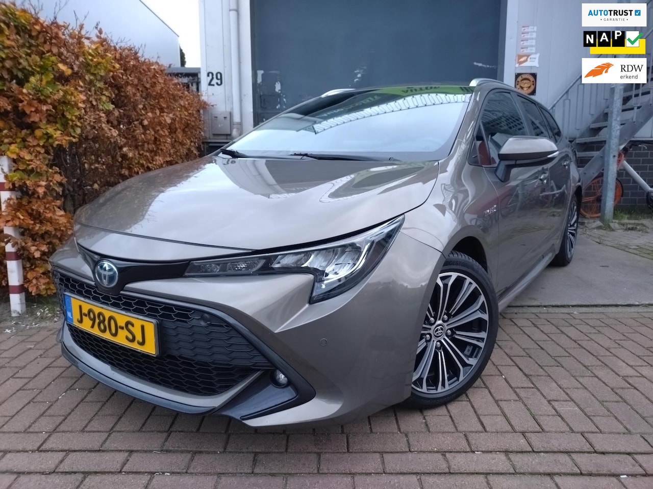Toyota Corolla Touring Sports - 1.8 Hybrid Business Plus lage km stand! - AutoWereld.nl