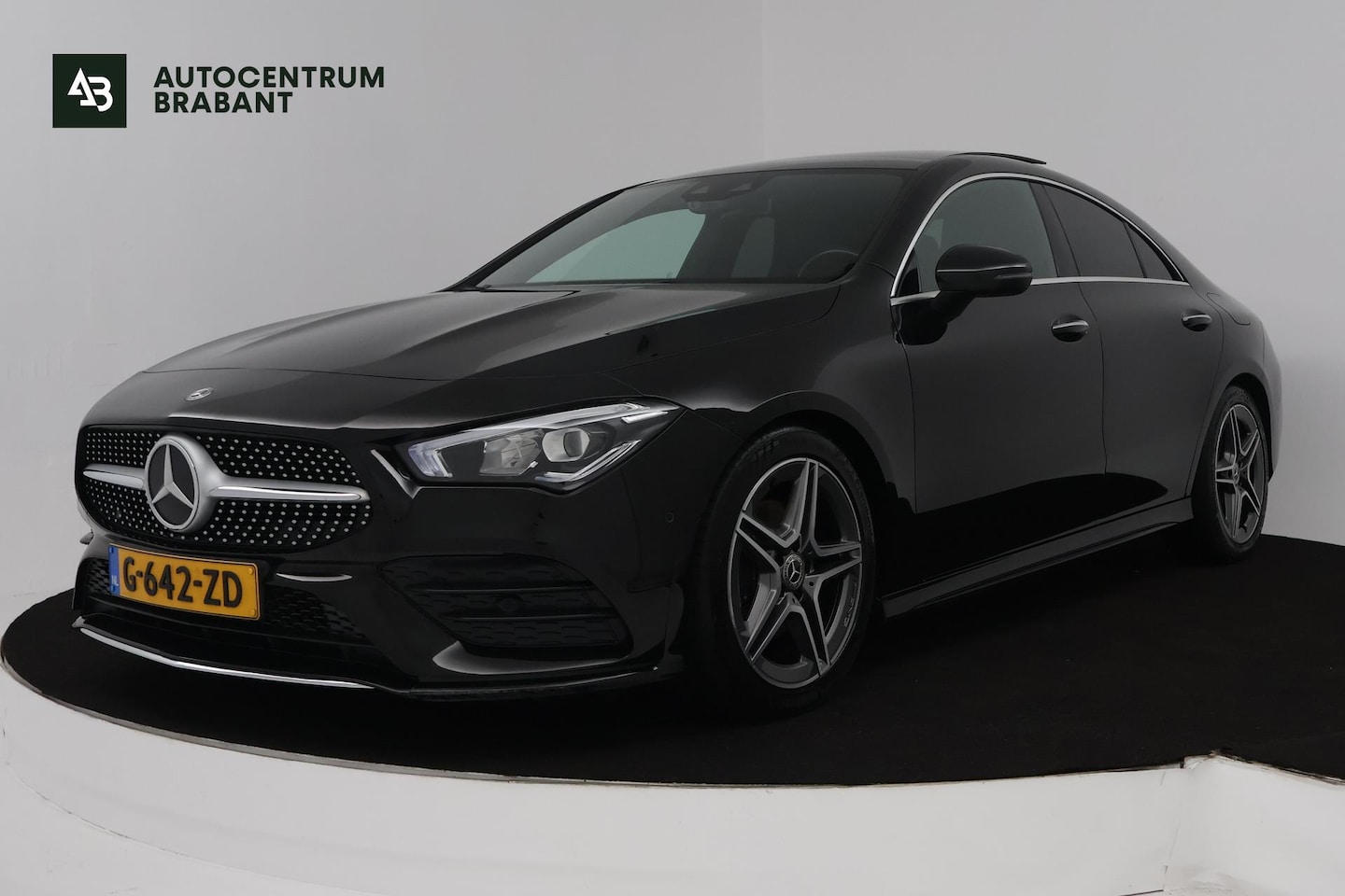 Mercedes-Benz CLA-Klasse - 180 Business Solution AMG (PANORAMADAK, TREKHAAK, SFEERVERLICHTING, STOELVERWARMING, CAMER - AutoWereld.nl