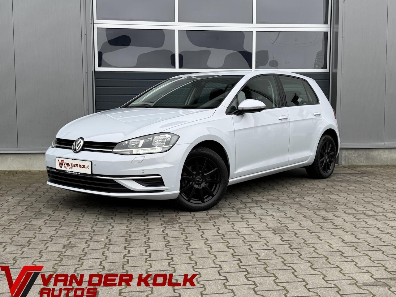 Volkswagen Golf - 1.0 TSI Comfortline | LED | CarPlay | Adaptive Cruise | Navigatie | Climate | Stoelverwarm - AutoWereld.nl