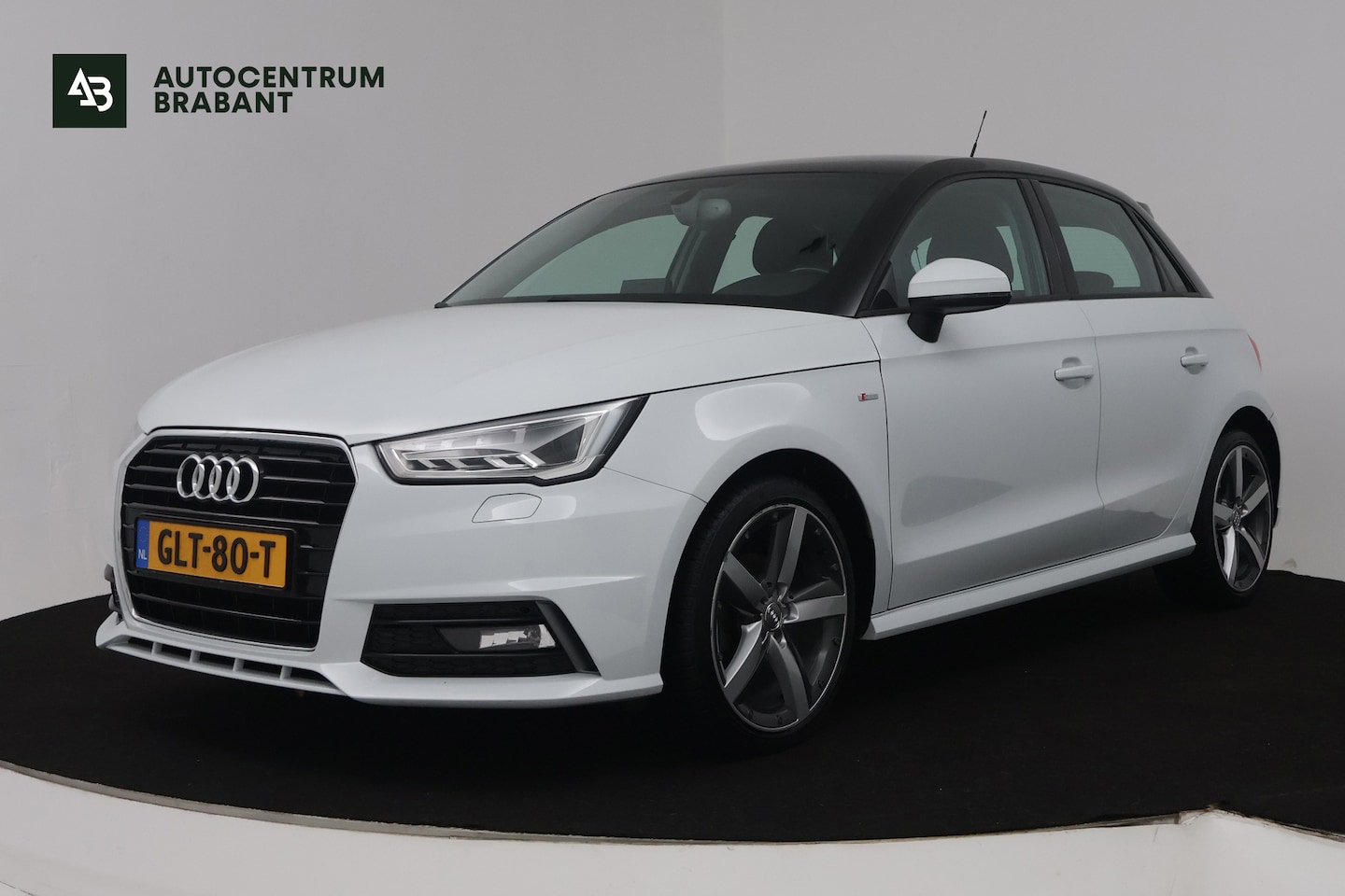 Audi A1 Sportback - 1.0 TFSI Sport Pro Line S (STOELVERWARMING, NAVIGATIE, PARKEERSENSOREN, AUTOMAAT) - AutoWereld.nl