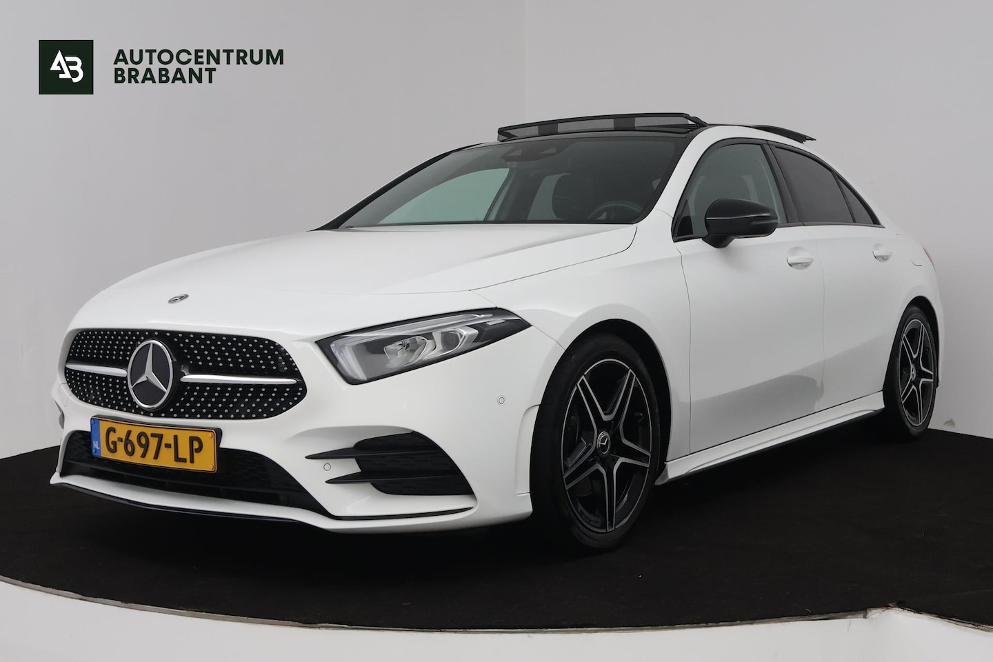 Mercedes-Benz A-klasse - 180 Business Solution AMG (PANORAMADAK, STOELVERWARMING, ACHTERUITRIJCAMERA, PARKEERSENSOR - AutoWereld.nl