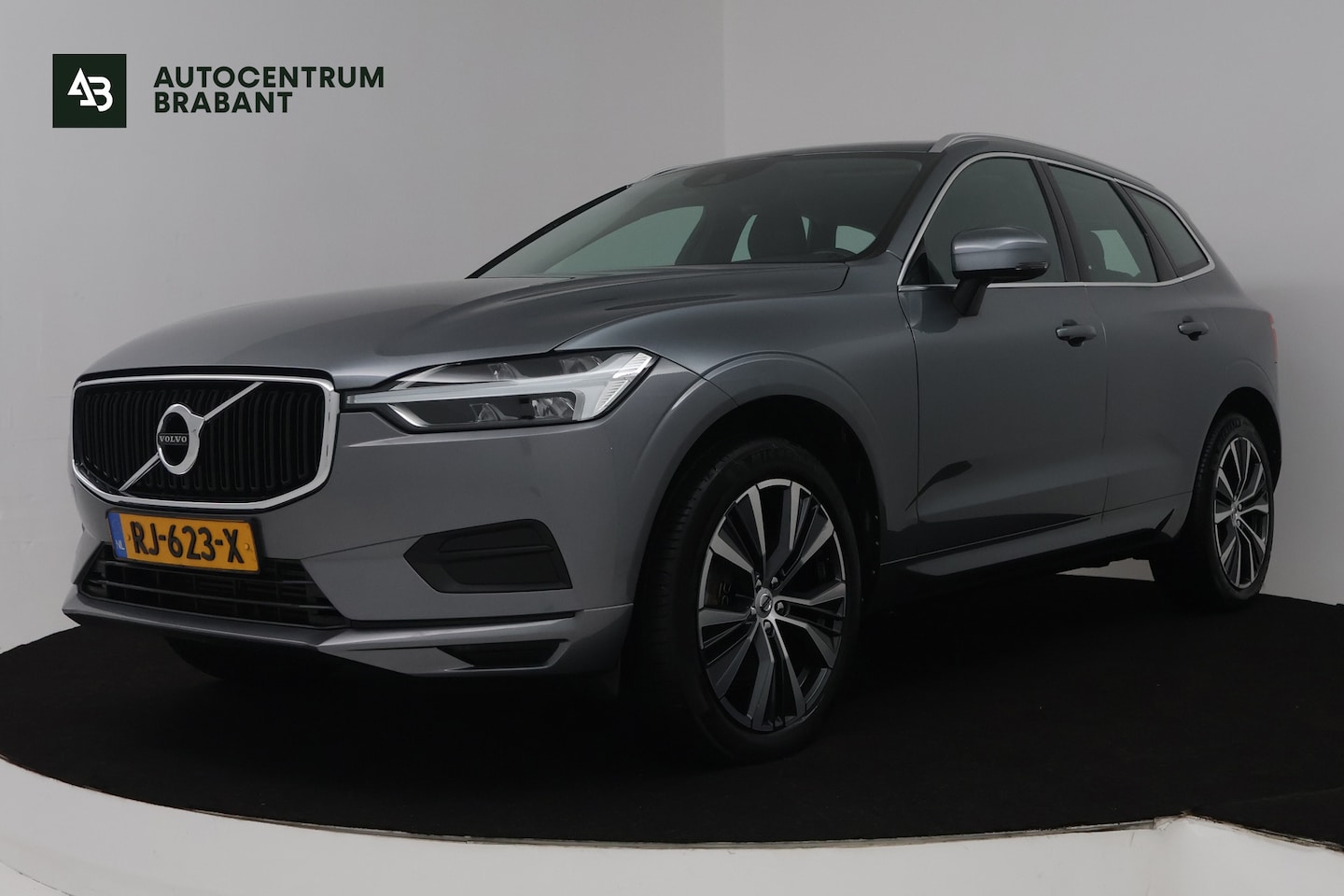 Volvo XC60 - 2.0 T5 AWD Momentum (TREKHAAK, STOELVERWARMING, ELEKTR STOELEN, CRUISE CONTROL, PARKEERSEN - AutoWereld.nl