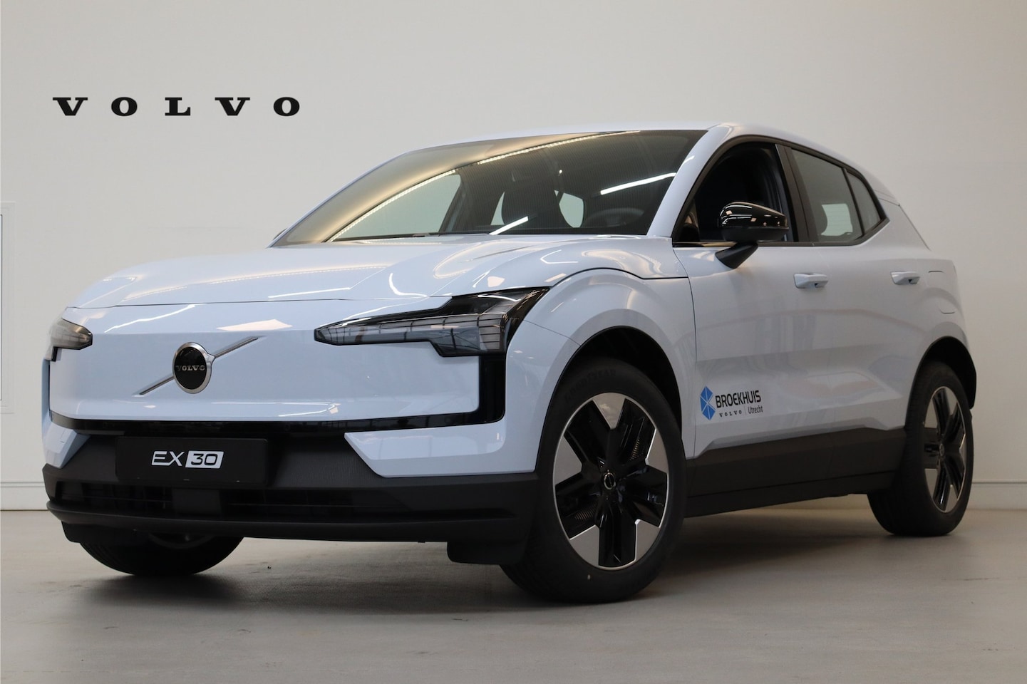 Volvo EX30 - 272PK Single Motor Plus Elek Stoelen | Stoel & Stuurverwarming | HK Audio | Blis | 18'' - AutoWereld.nl