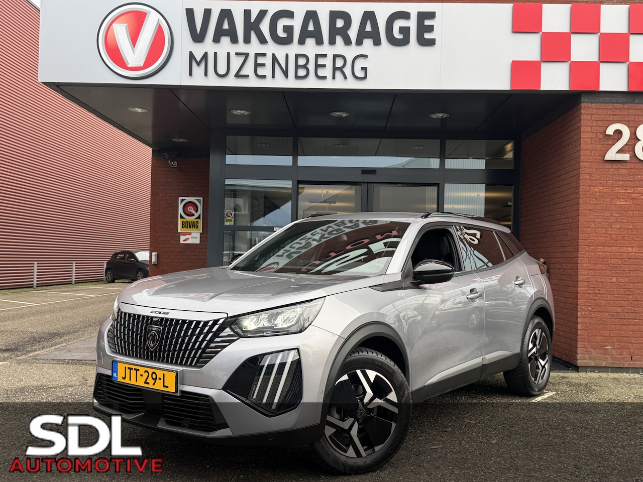 Peugeot 2008 - 1.2 PureTech 130 Allure // FULL LED // ADAPTIVE CRUISE // DODEHOEKDETECTIE // NAVI + CARPL - AutoWereld.nl