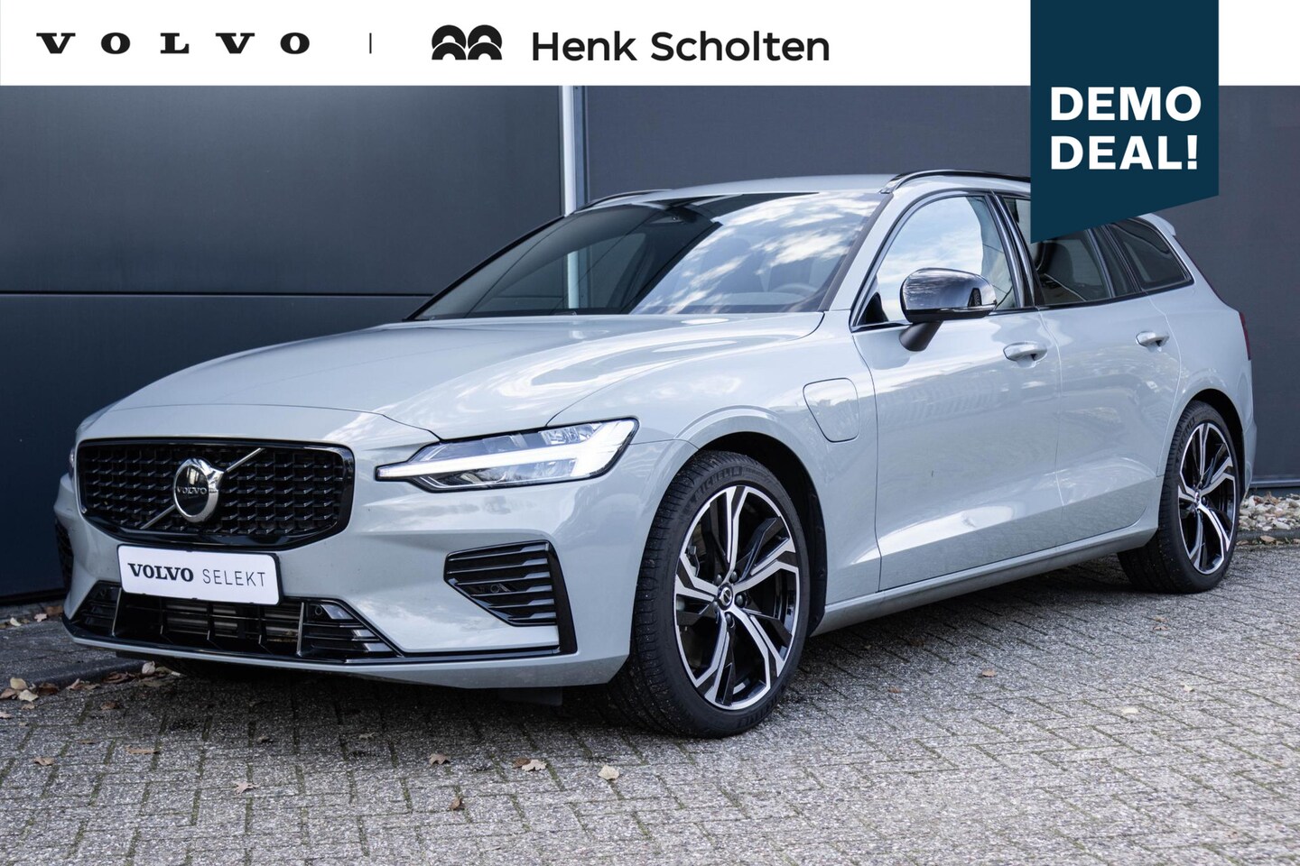 Volvo V60 - T6 Plug-in hybrid AWD Plus Dark | Verwarmbare voorstoelen | Verwarmbaar stuurwiel | Verwar - AutoWereld.nl