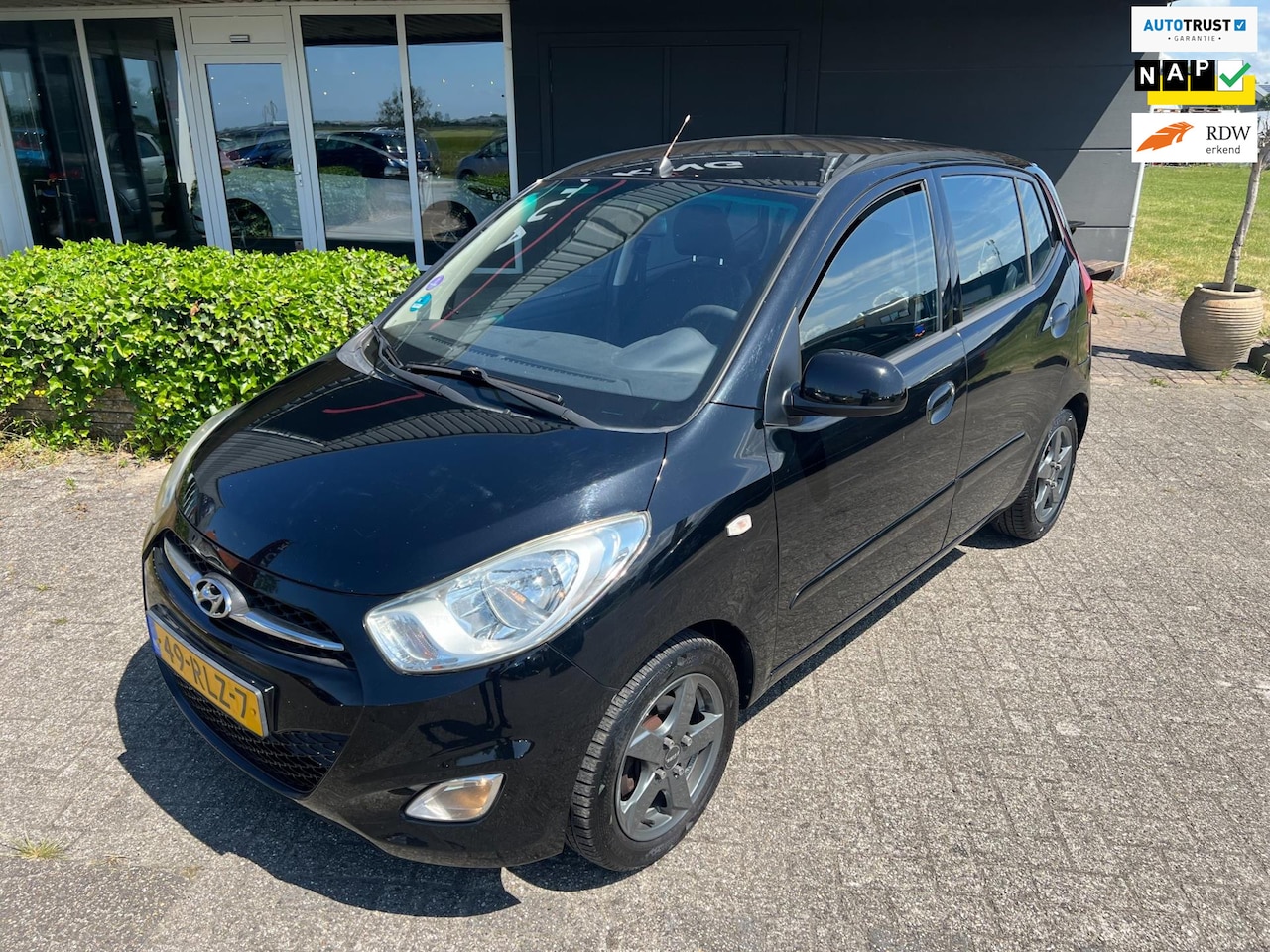 Hyundai i10 - 1.1 i-Drive Cool AIRCO/CV/STRB/5DRS/LMV APK+NAP - AutoWereld.nl