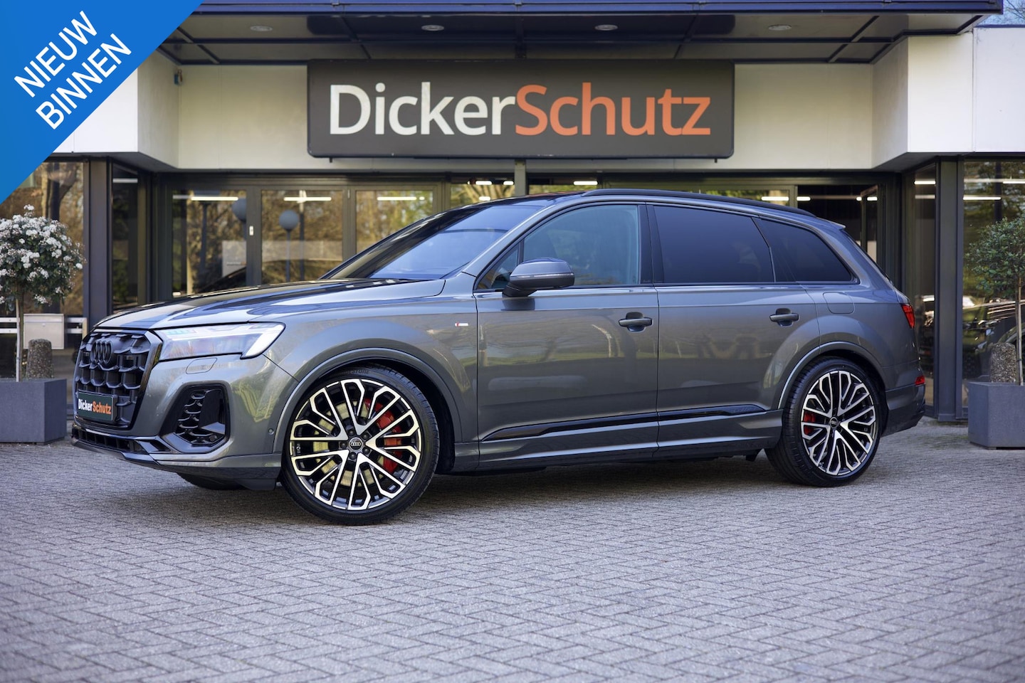 Audi Q7 - 60 TFSIe Competition Vierwielb. | Pano | Massage | Trekhaak - AutoWereld.nl