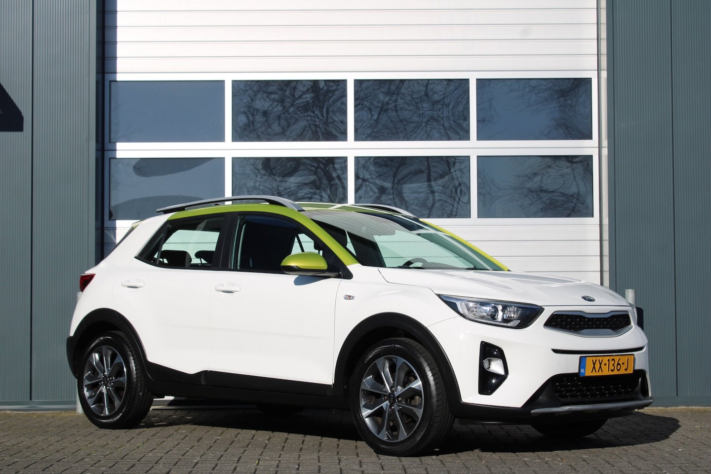 Kia Stonic - 1.0 T-GDi DynamicLine Airco/Cruise/Camera/PDC/Navi/Bluetooth/RadioDAB.AUX.USB/17LM/Trekhaa - AutoWereld.nl