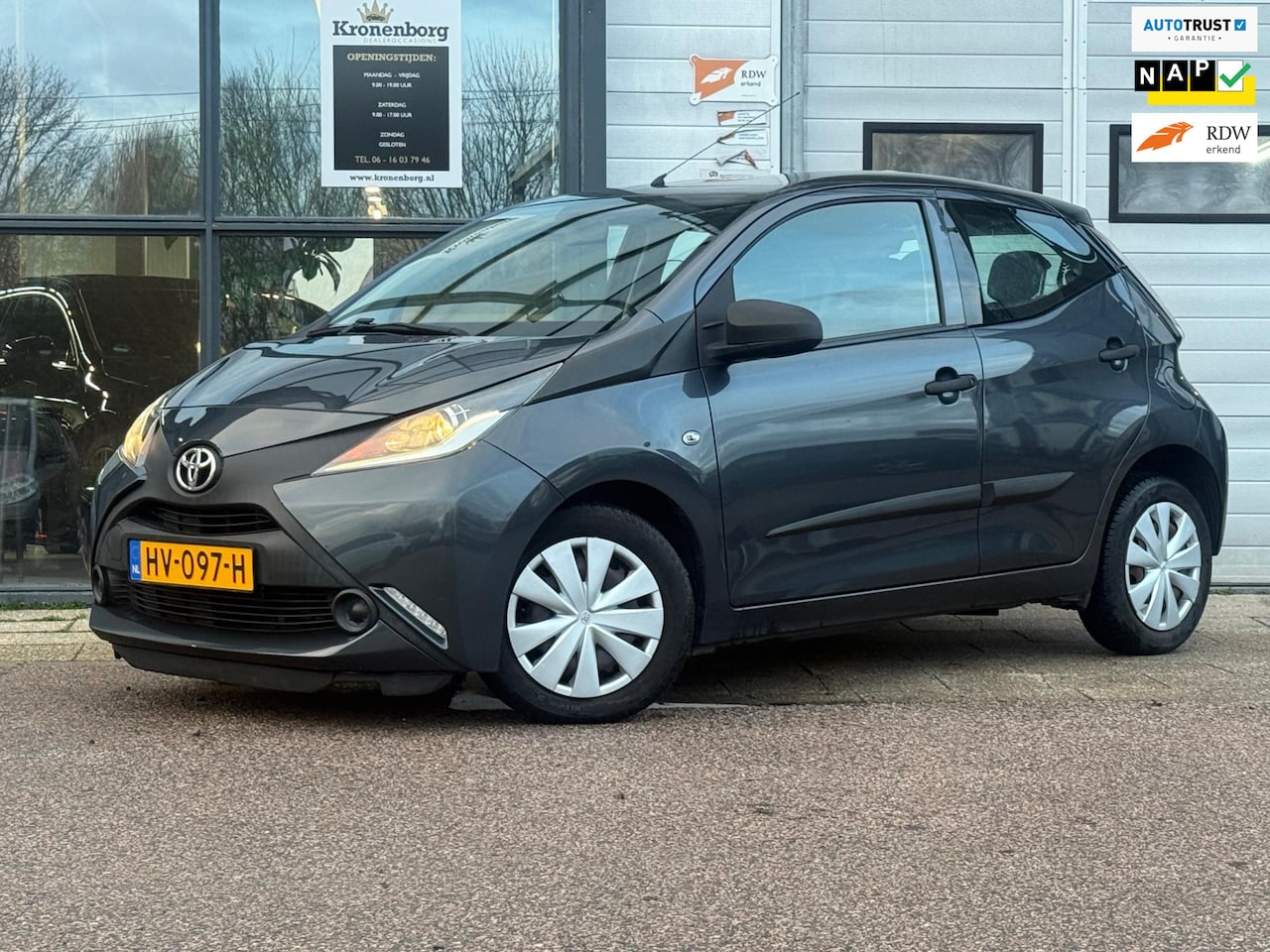 Toyota Aygo - 1.0 VVT-i x-play 1.0 VVT-i x-Play, CARPLAY, NAP, APK - AutoWereld.nl