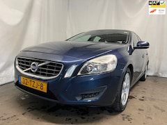 Volvo V60 - 1.6 T3 Momentum - Schade