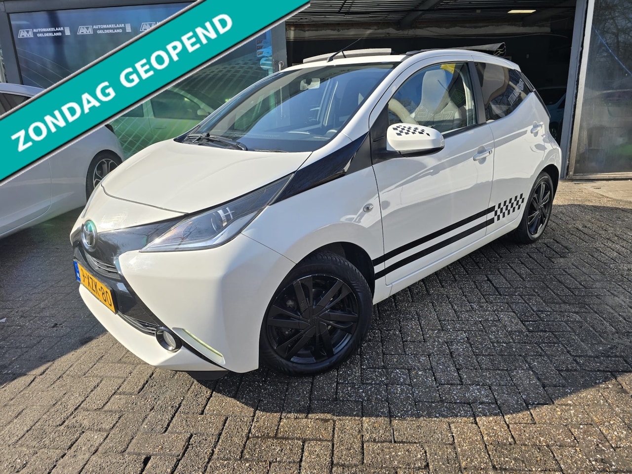 Toyota Aygo - 1.0 VVT-i x-wave | 2E EIGENAAR | 12MND GARANTIE | CABRIO | CAMERA | AIRCO | - AutoWereld.nl